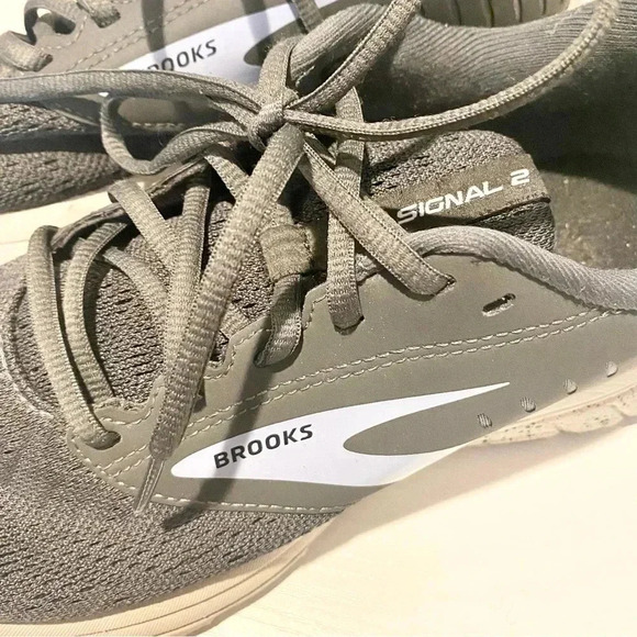 Brooks Athletic Sneakers - Picture 4 of 5